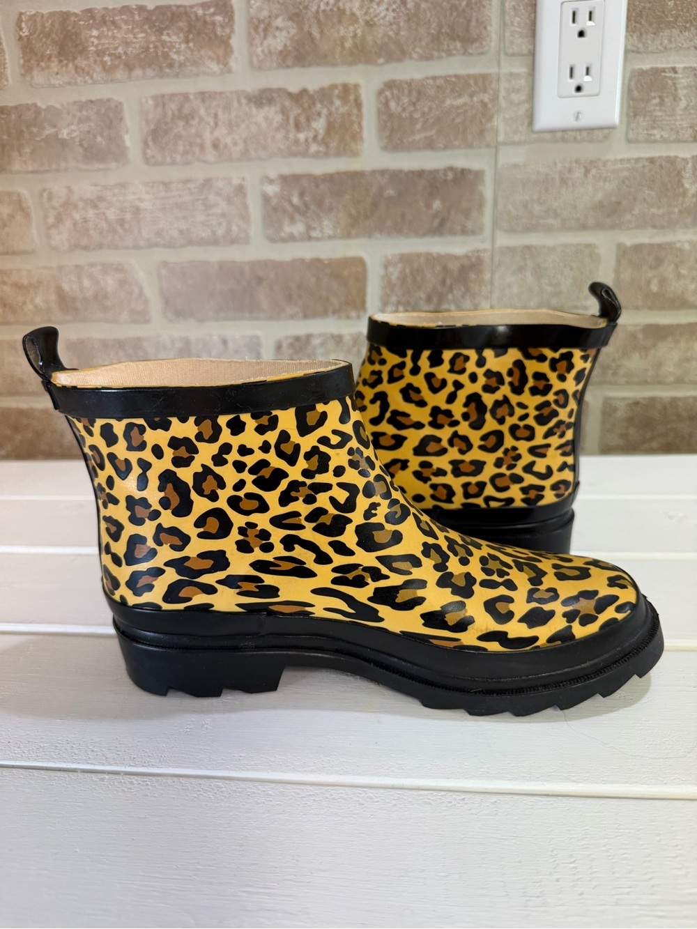 Via Rosa Leopard Print Waterproof Rain Boots Womens Sz 6 Chelsea Ankle Lug Boots - Picture 6 of 11